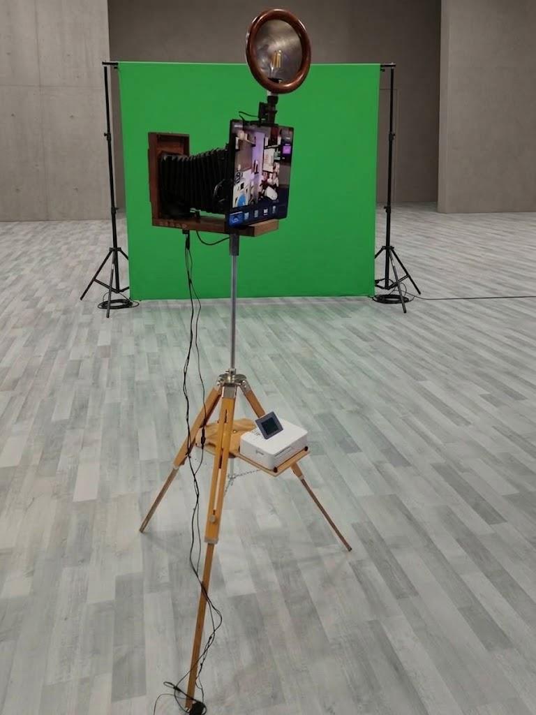 Vintage Fotobox Frontansicht mit Greenscreen und Live-Bildschirm